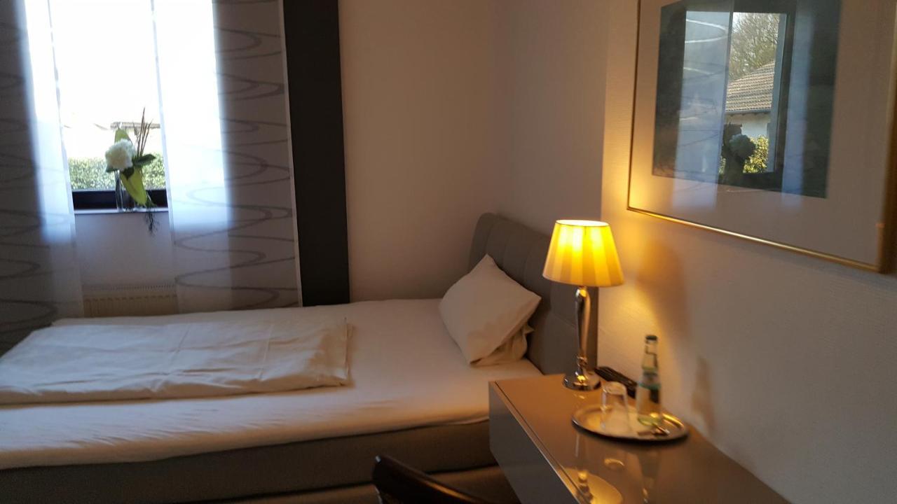 Landhotel Linden Am Venekotensee Нидеркрюхтен Экстерьер фото