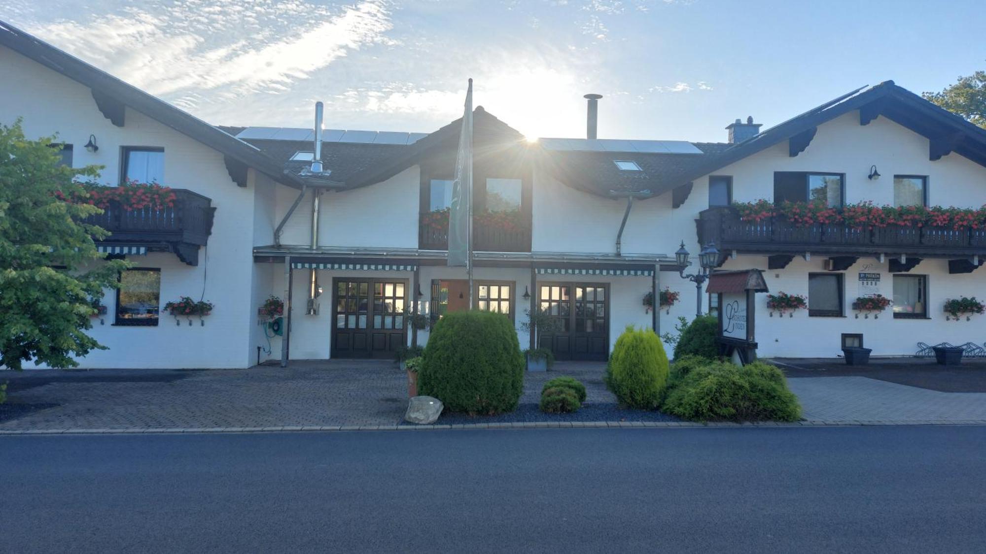 Landhotel Linden Am Venekotensee Нидеркрюхтен Экстерьер фото
