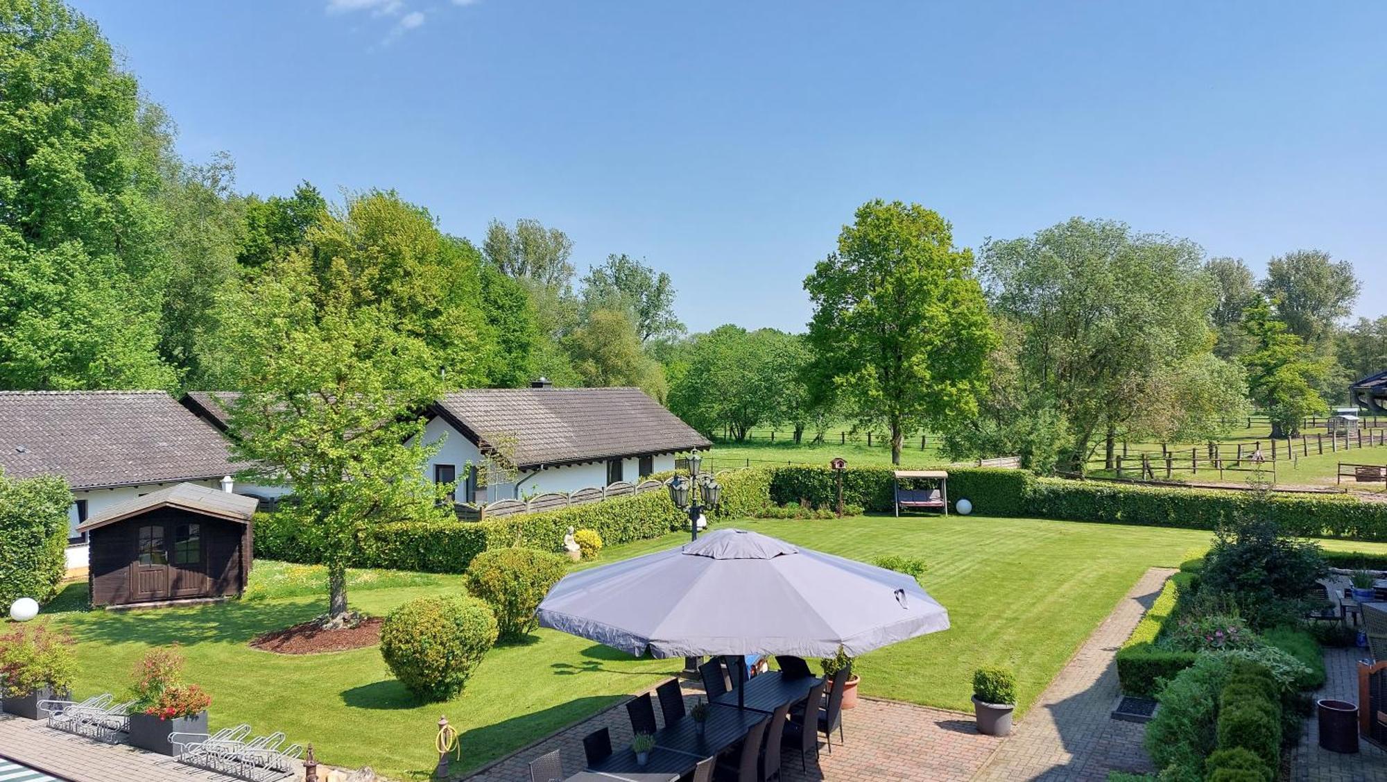 Landhotel Linden Am Venekotensee Нидеркрюхтен Экстерьер фото