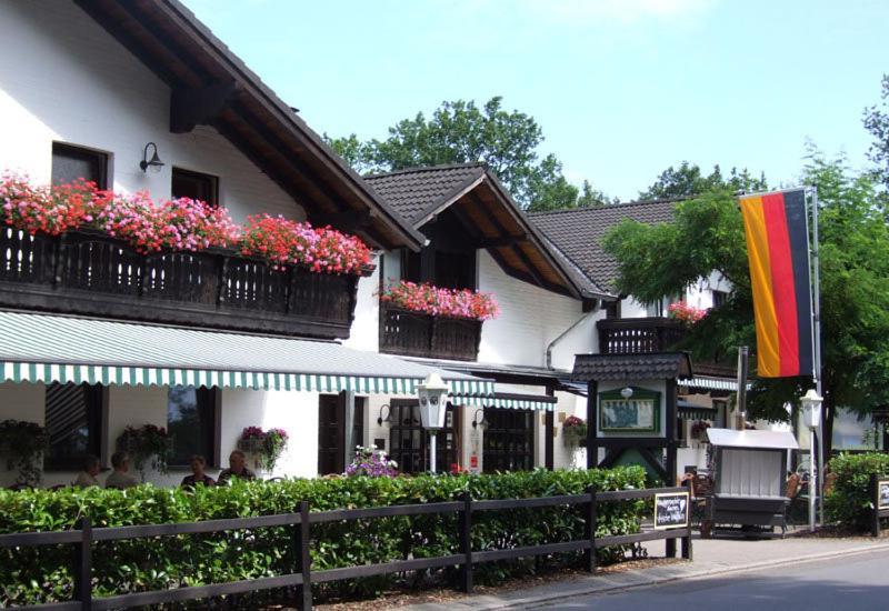 Landhotel Linden Am Venekotensee Нидеркрюхтен Экстерьер фото